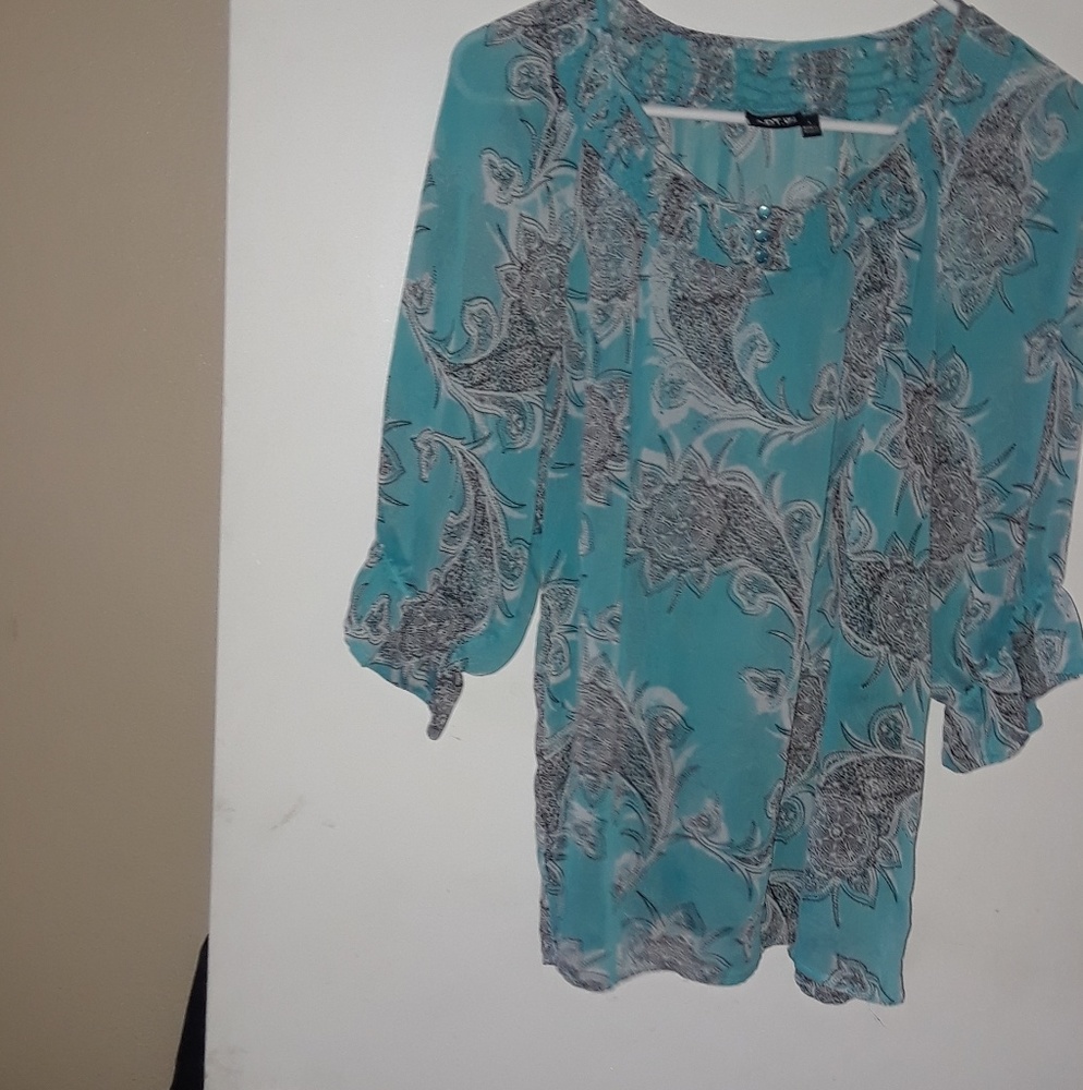 Beautiful sheer flirty top Large
